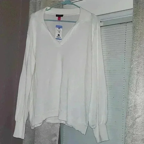 Vincent Camuto collared v- neck Sweater - Picture 2 of 5